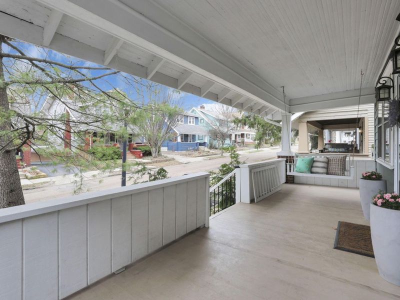 99 E Pacemont Road, Columbus, OH 43202 Photo 3