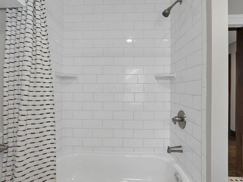 99 E Pacemont Road, Columbus, OH 43202 Photo 30