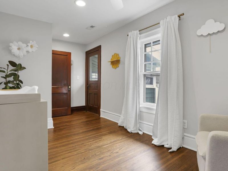 99 E Pacemont Road, Columbus, OH 43202 Photo 32