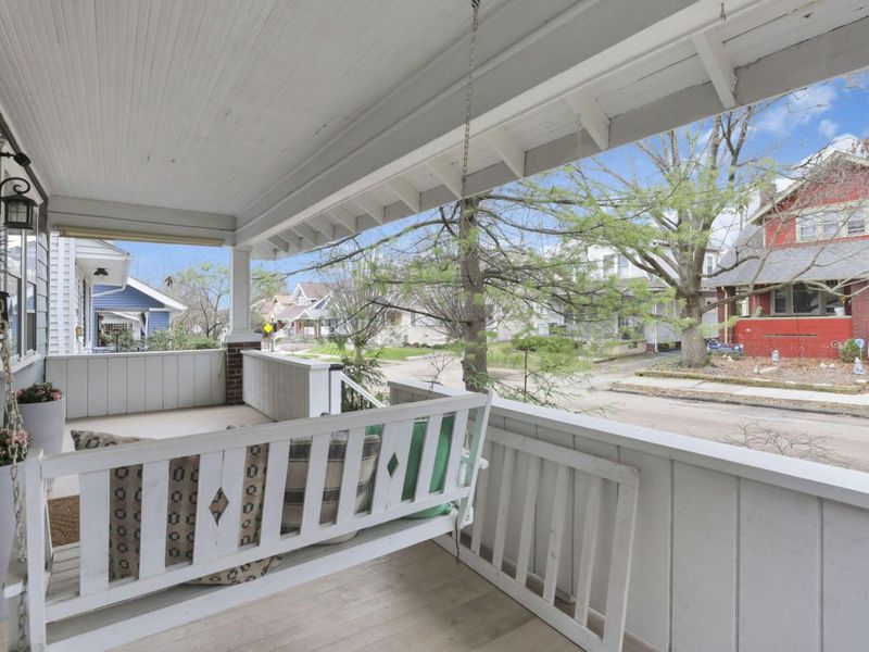 99 E Pacemont Road, Columbus, OH 43202 Photo 4