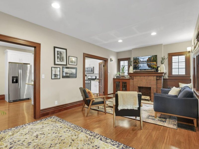 99 E Pacemont Road, Columbus, OH 43202 Photo 7