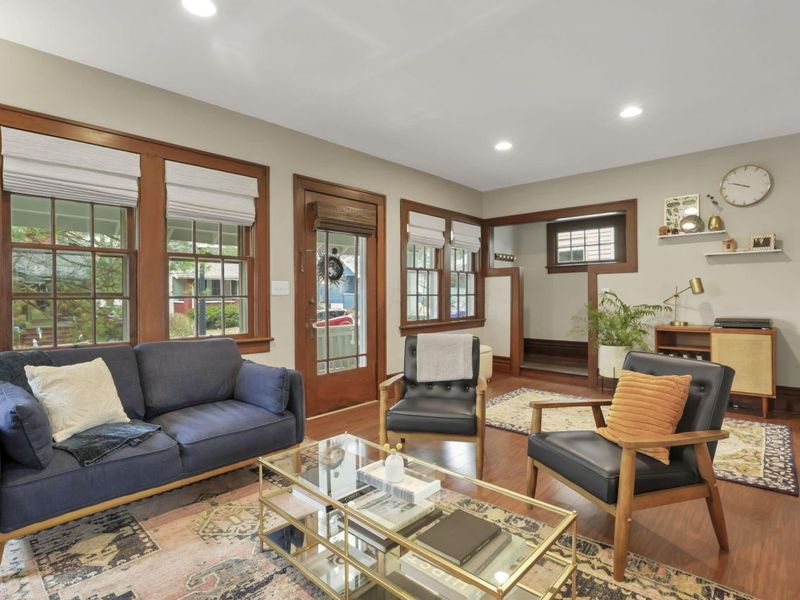 99 E Pacemont Road, Columbus, OH 43202 Photo 9