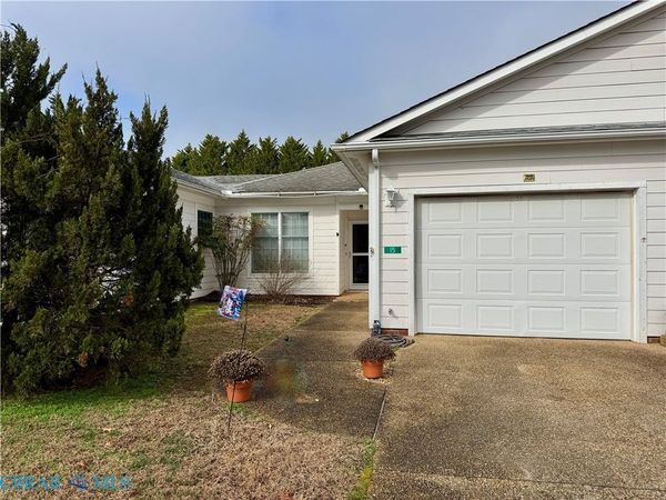 15 Bay Court , Kilmarnock, VA 22482