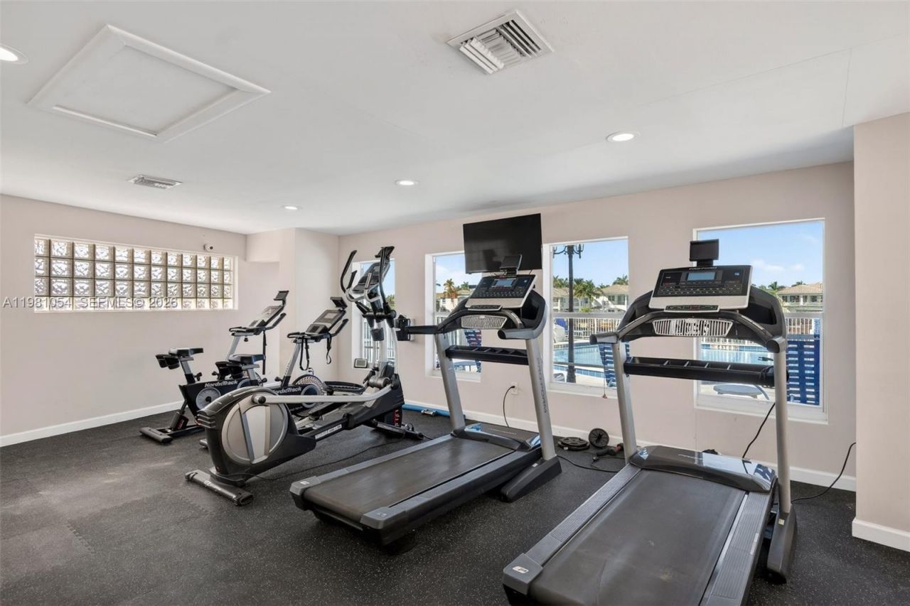 1410 S Ocean Dr, Unit 402, Hollywood, FL 33019 Photo