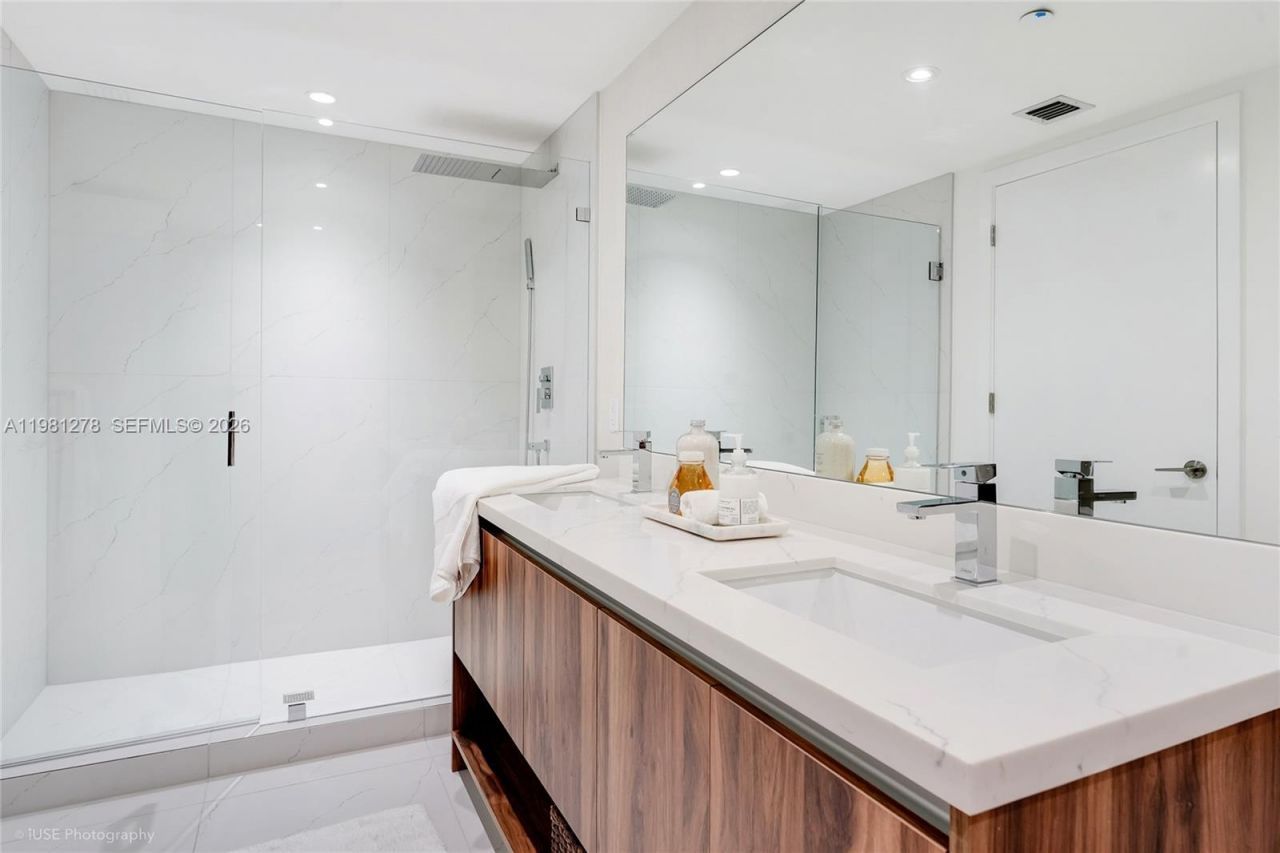 9901 W Bay Harbor Dr , Unit 303, Bay Harbor Islands, FL 33154 Photo