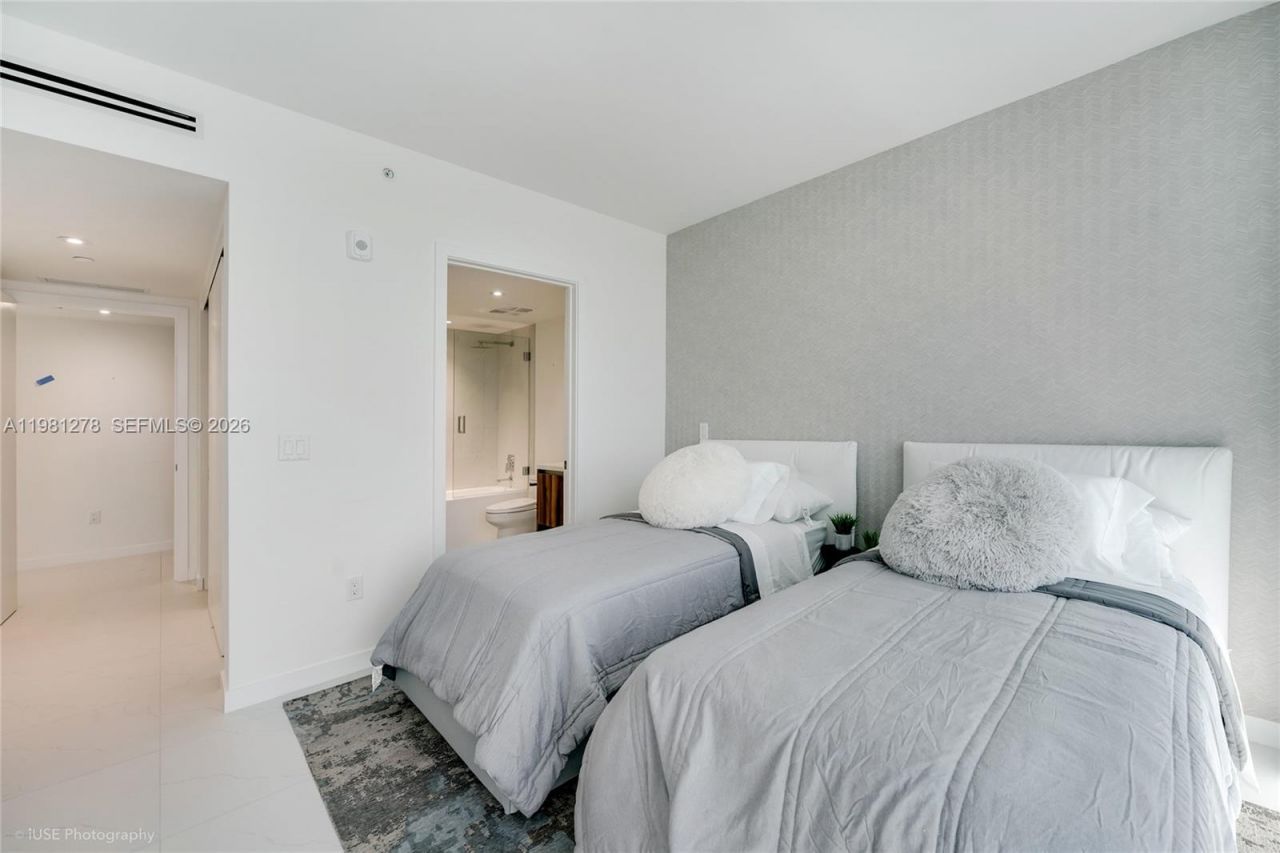 9901 W Bay Harbor Dr , Unit 303, Bay Harbor Islands, FL 33154 Photo