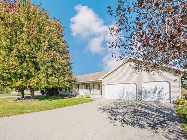 302 Fairway Drive, Casselton, ND 58012