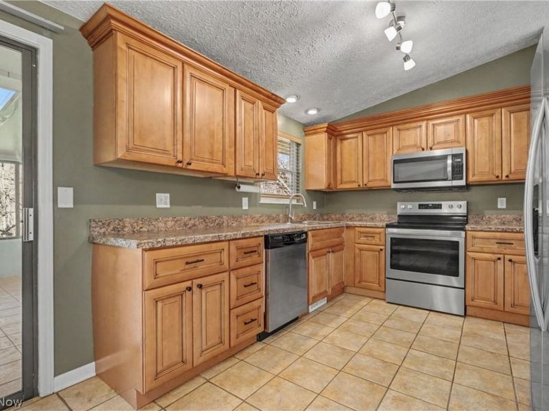 1067 Erin Drive, Kent, OH 44240 Photo 10