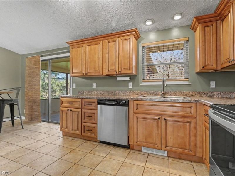 1067 Erin Drive, Kent, OH 44240 Photo 9