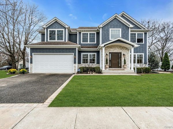 10 Beverly Road, Farmingdale, NY 11735