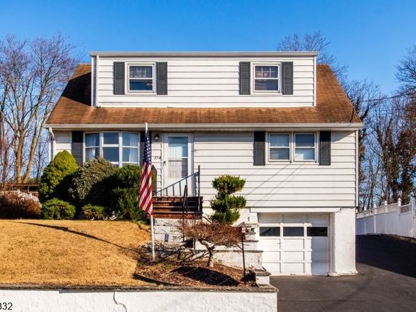 274 Dewey Ave, Totowa, NJ 07512