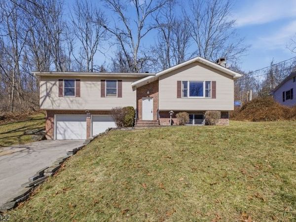 7 Summer Ln, Knowlton, NJ 07832