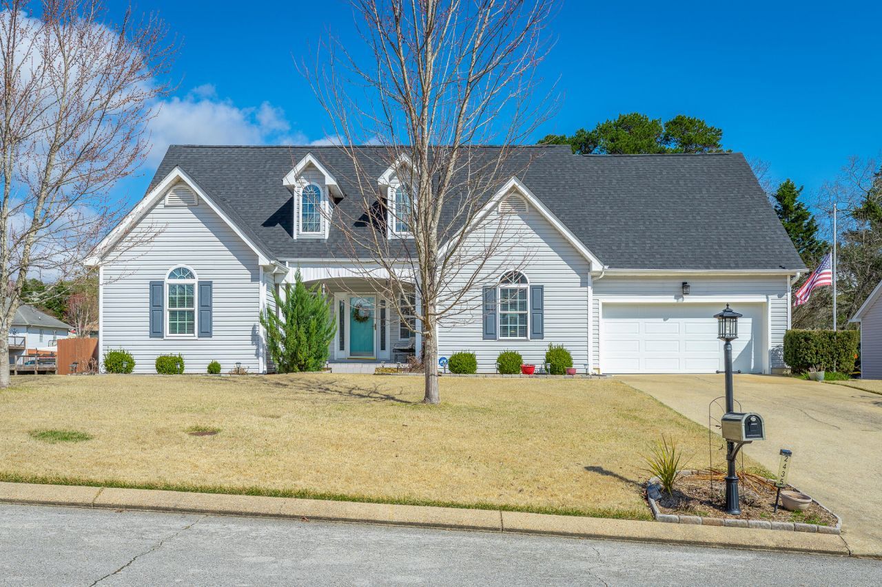 2435 Chimney Lake Circle, Soddy Daisy, TN 37379 Main Photo