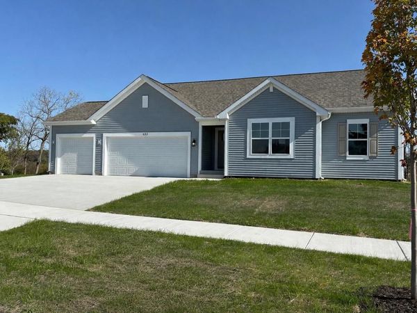 216 Linden LANE, Delavan, WI 53115