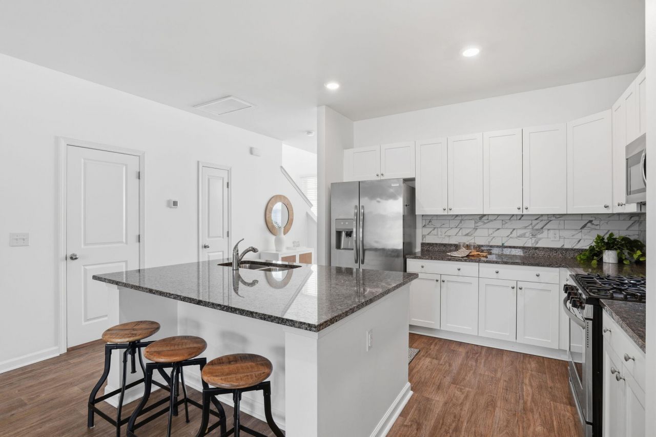 1863 Towne Street Photo 10