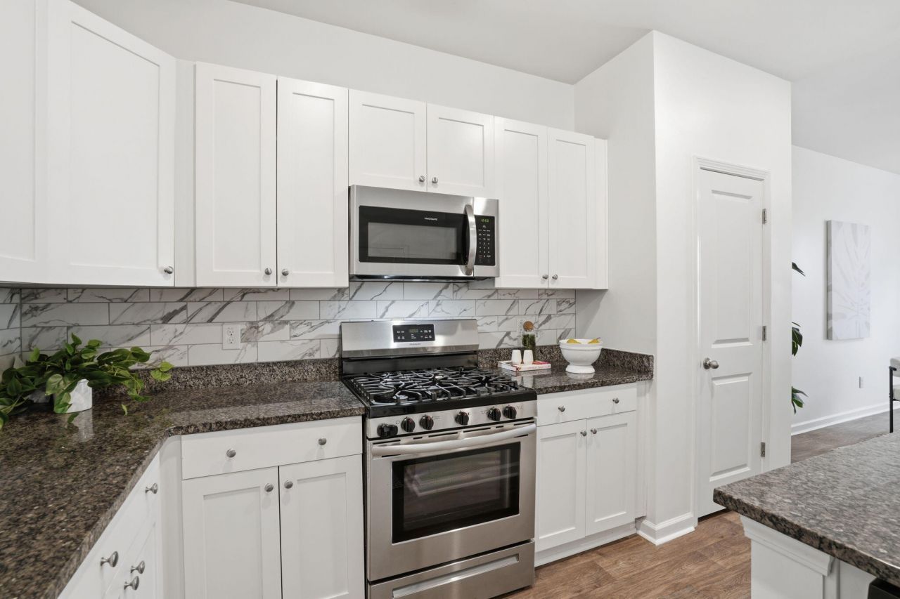 1863 Towne Street Photo 11