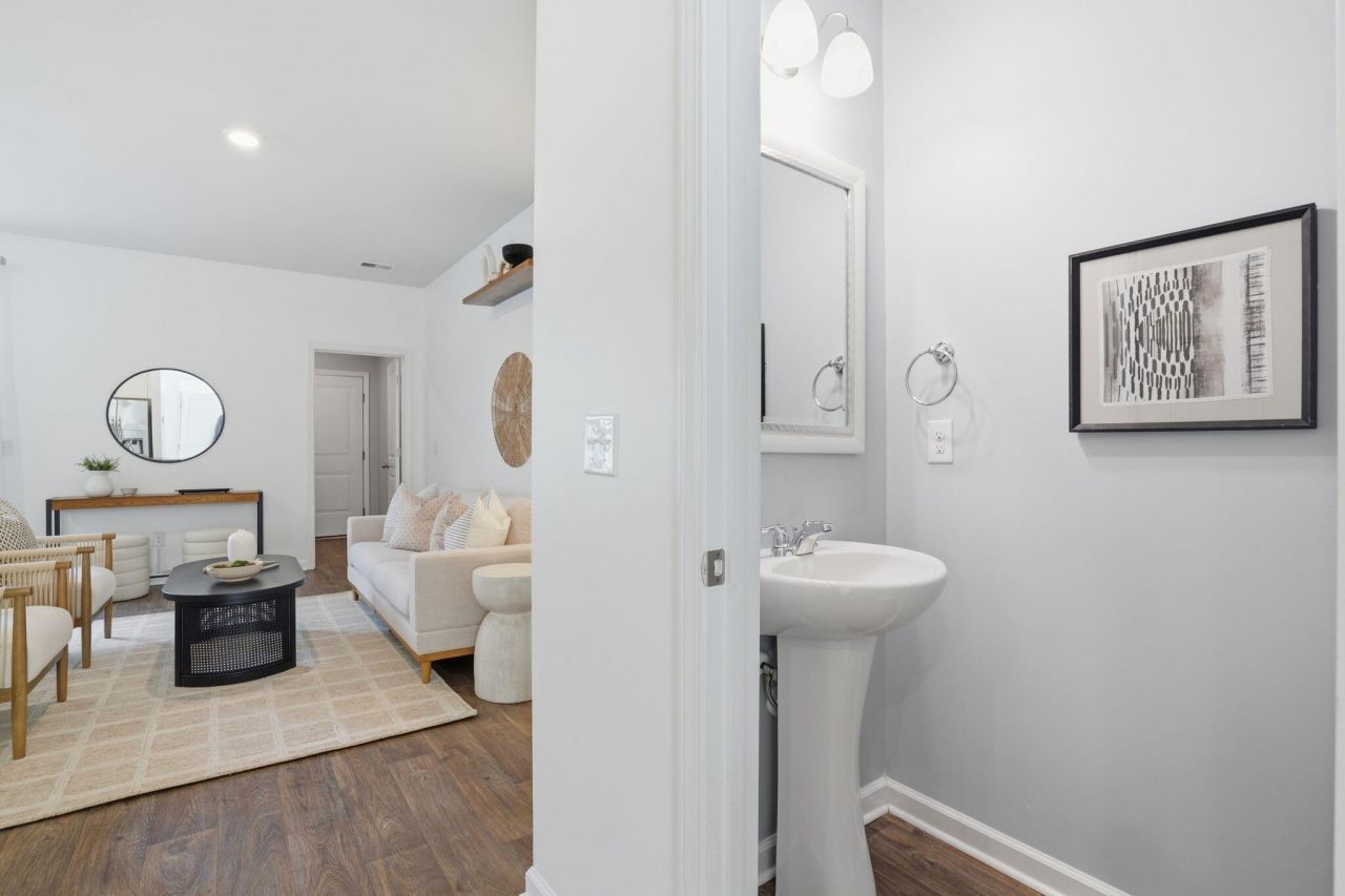 1863 Towne Street Photo 15