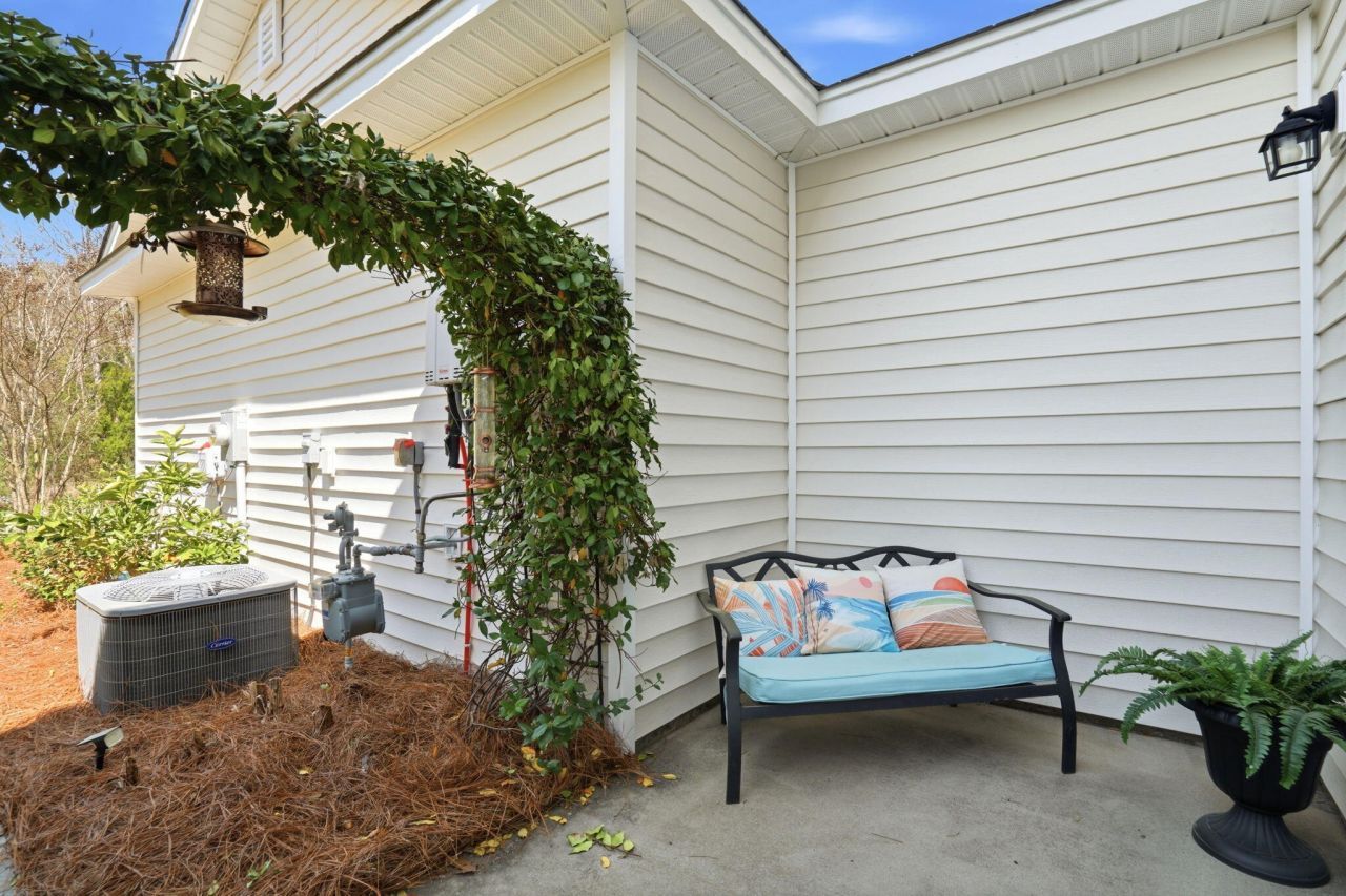 1863 Towne Street Photo 17