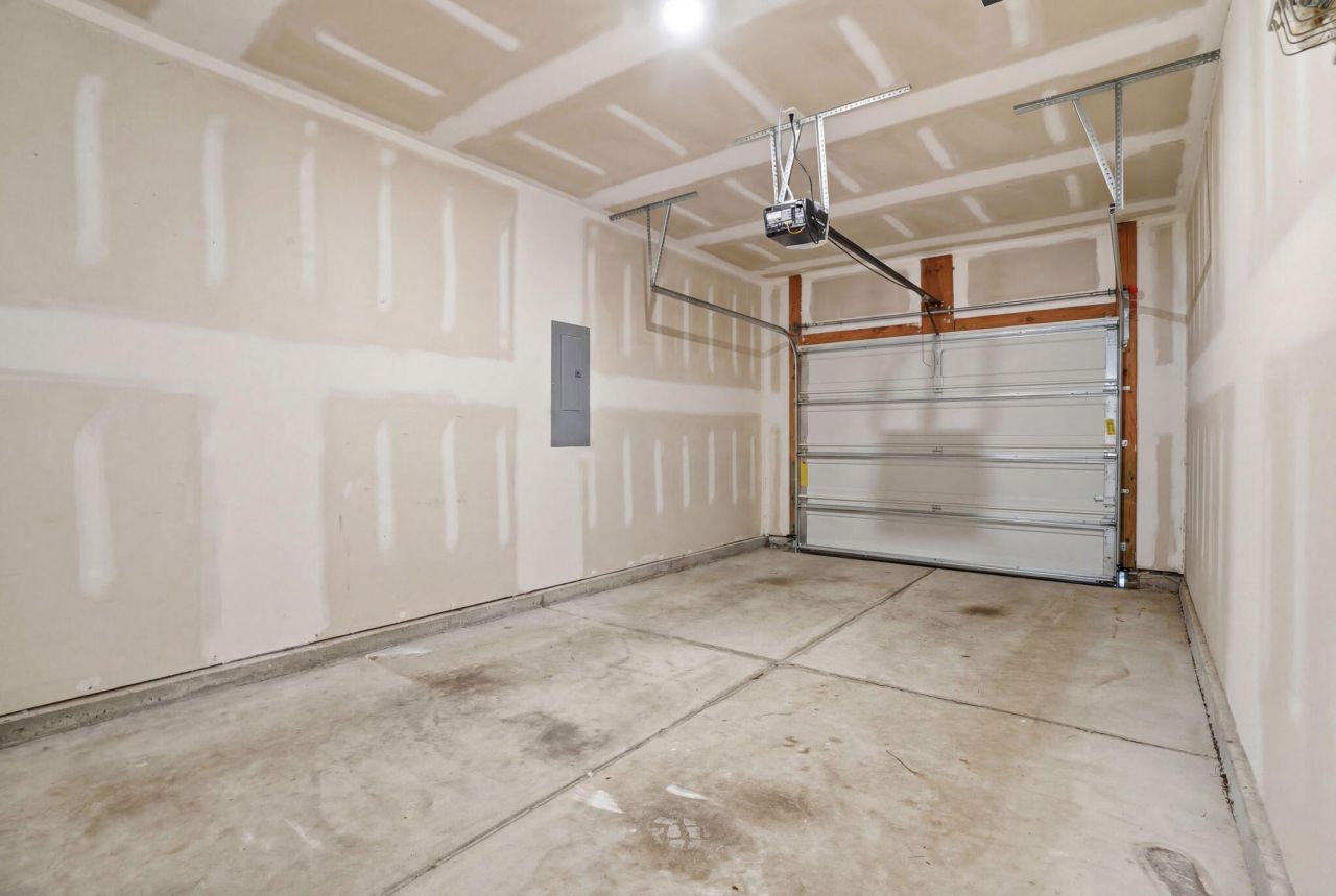 1863 Towne Street Photo 26