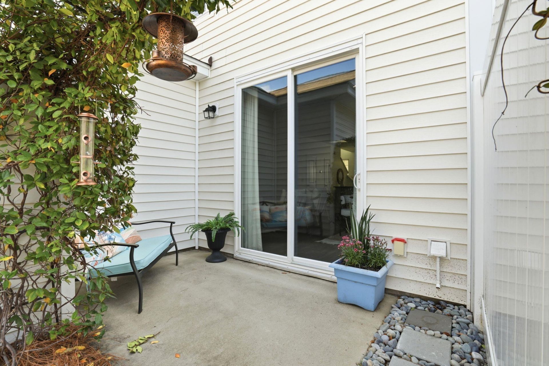 1863 Towne Street Photo 8