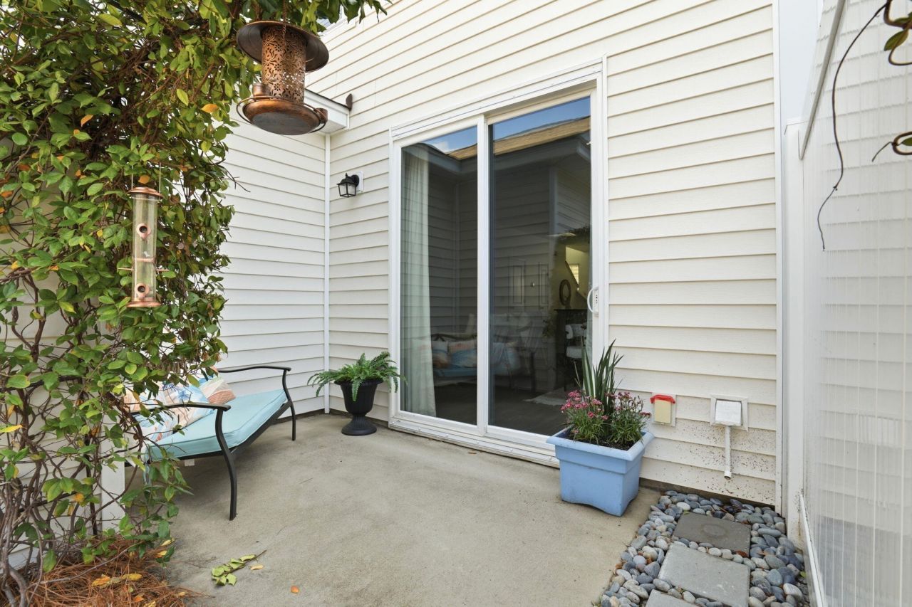 1863 Towne Street Photo 9