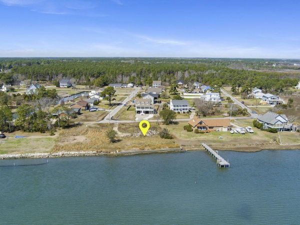 608 Bronna Road , Beaufort, NC 28516