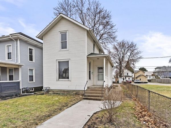 808 E 8TH, Muscatine, IA 52761