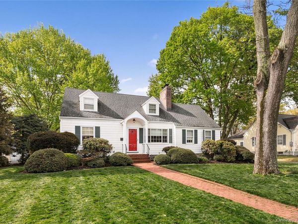 11 Bieselin Road , Bellport Village, NY 11713