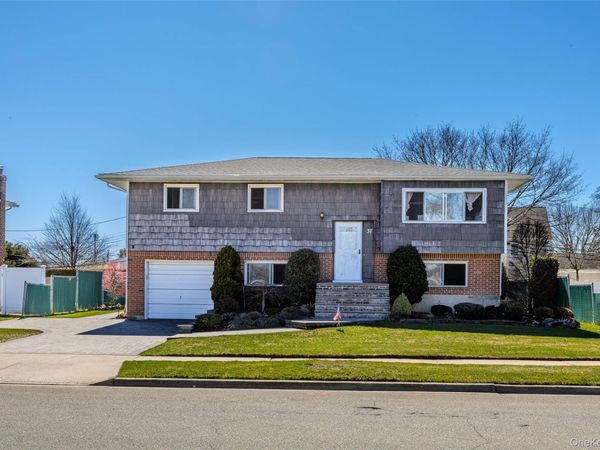 37 Evergreen Avenue, Bethpage, NY 11714