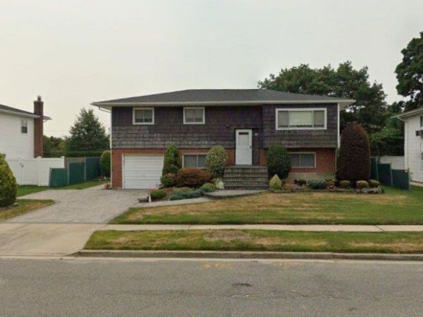 37 Evergreen Avenue, Bethpage, NY 11714
