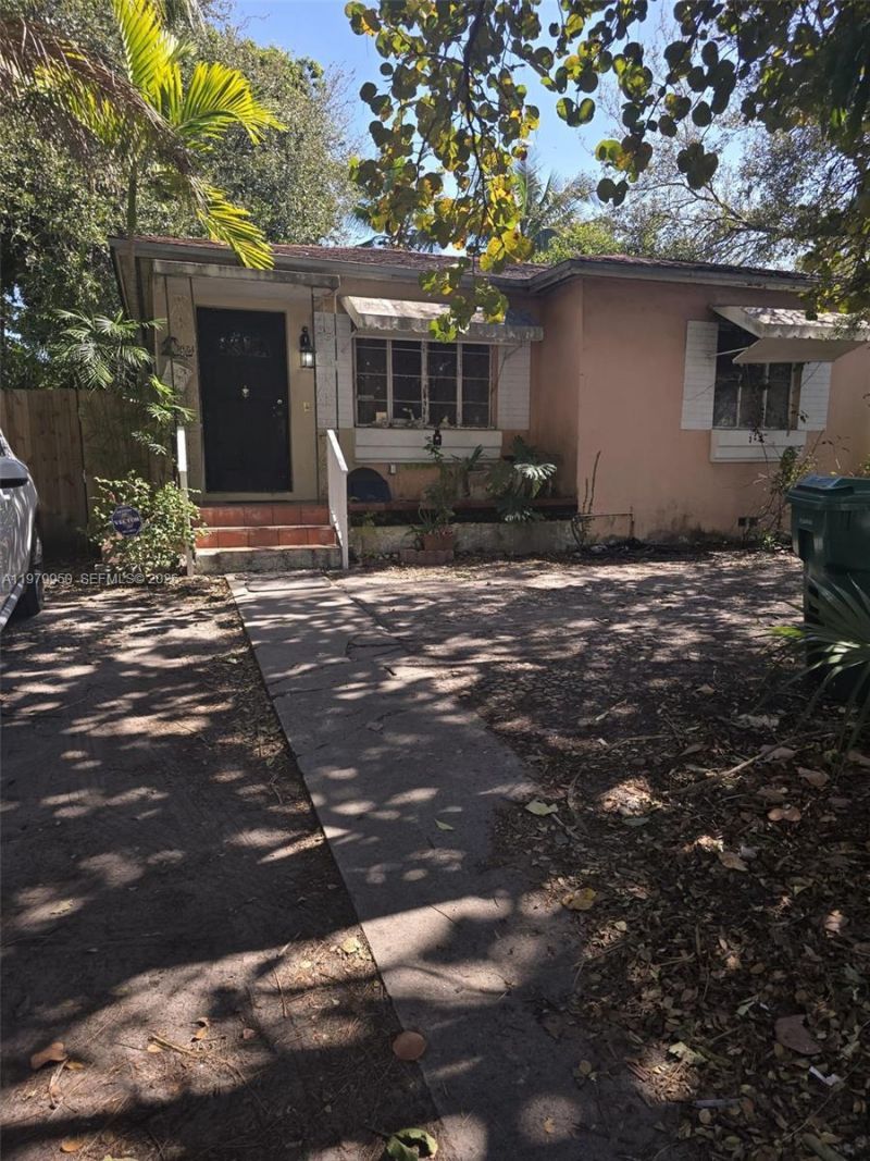951 NW 37th Ave , Miami, FL 33125 Photo