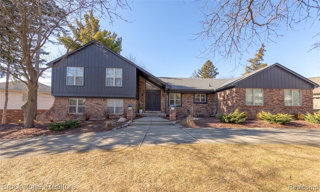 25235 Carollton, Farmington Hills, MI 48335 Main Photo