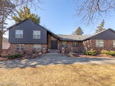 25235 CAROLLTON, Farmington Hills, MI 48335