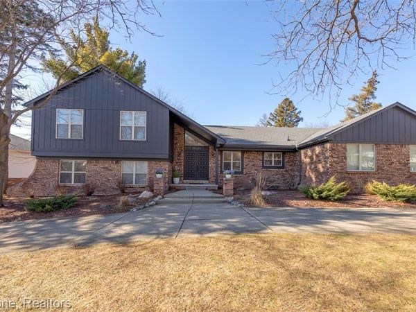 25235 CAROLLTON, Farmington Hills, MI 48335