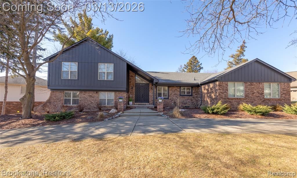 25235 Carollton, Farmington Hills, MI 48335 Main Photo