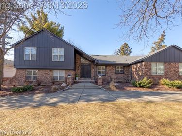 25235 CAROLLTON, Farmington Hills, MI 48335