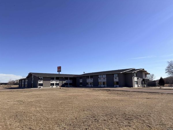 6166 HARBOR DR, Sioux City, IA 51111