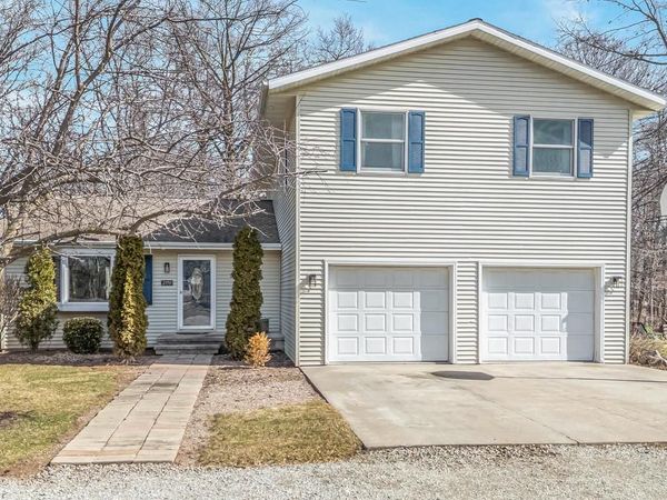 2190 CARLETON AVENUE, Appleton, WI 54915