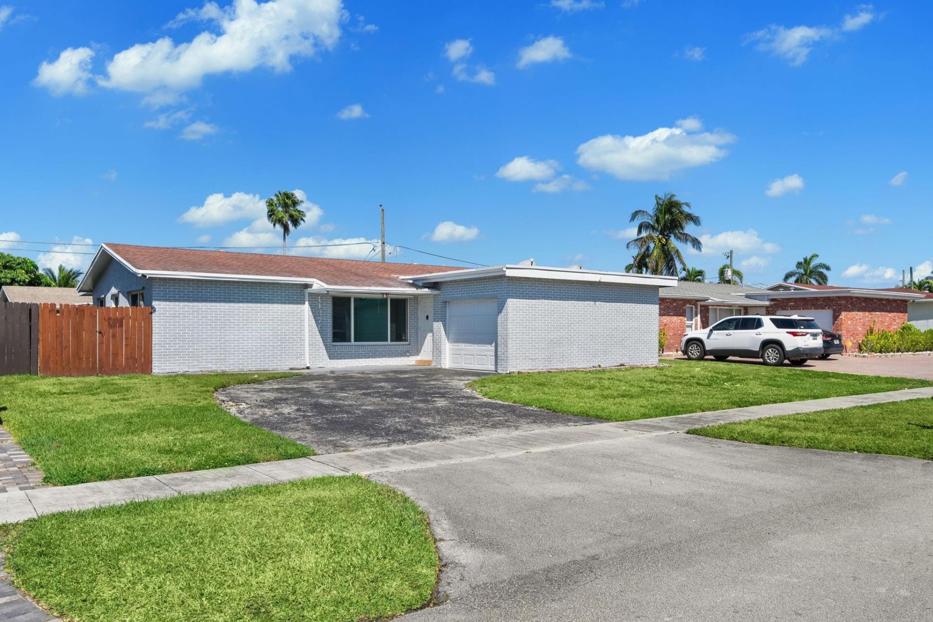 11371 NW 40th Place, Sunrise, FL 33323 Main Photo