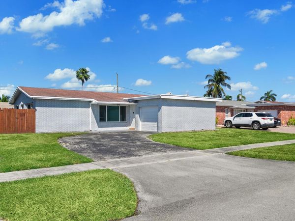 11371 NW 40th Place, Sunrise, FL 33323
