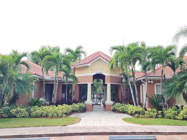 10276 Fox Trail Road S, Unit 111, West Palm Beach, FL 33411