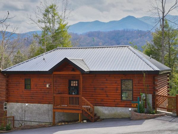 1616 Misty Hollow Way, Gatlinburg, TN 37738