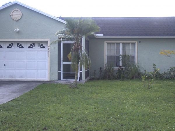 900 SW Dubois Avenue, Port St. Lucie, FL 34953