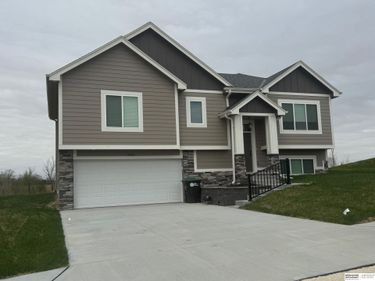 4009 N 215th Street, Elkhorn, NE 68022