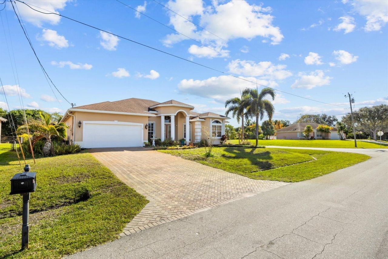 111 SW Ladybug Drive, Port Saint Lucie, FL 34953 Photo