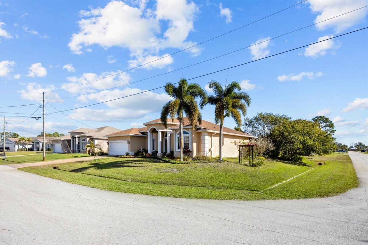 111 SW Ladybug Drive, Port Saint Lucie, FL 34953 Photo