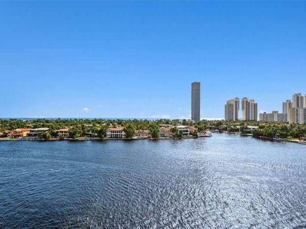 19707 Turnberry Way, Unit 9J, Aventura, FL 33180