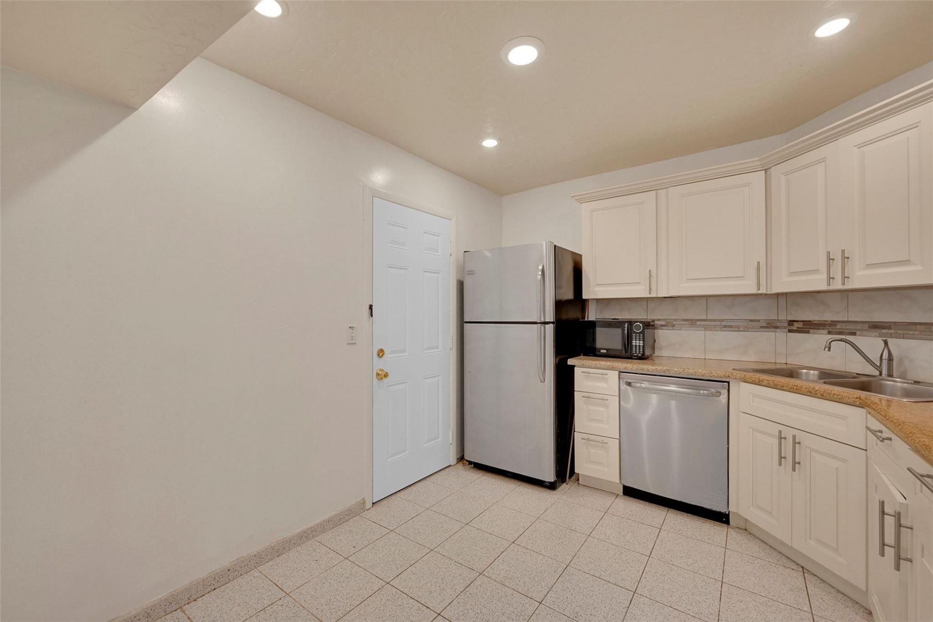 6301 N Falls Circle Drive, Unit 408, Lauderhill, FL 33319 Photo