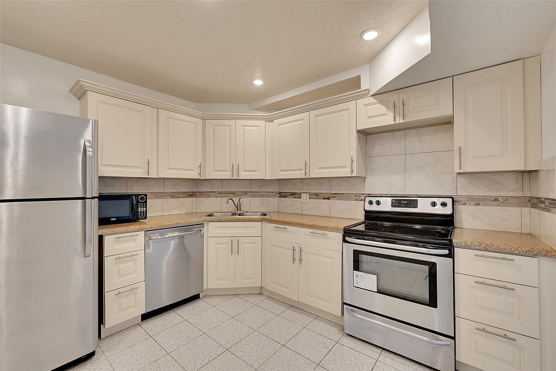 6301 N Falls Circle Drive, Unit 408, Lauderhill, FL 33319 Photo