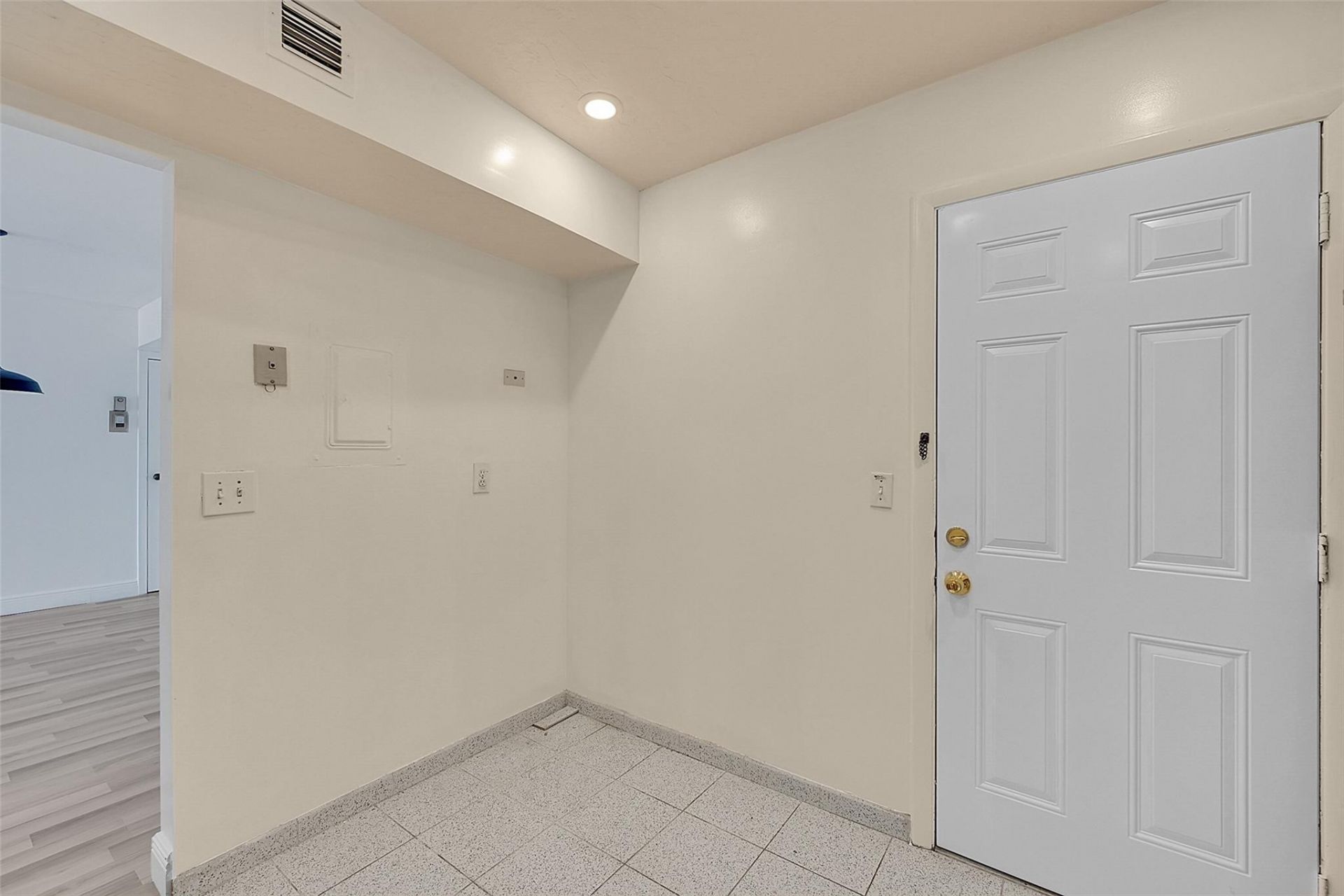 6301 N Falls Circle Drive, Unit 408, Lauderhill, FL 33319 Photo